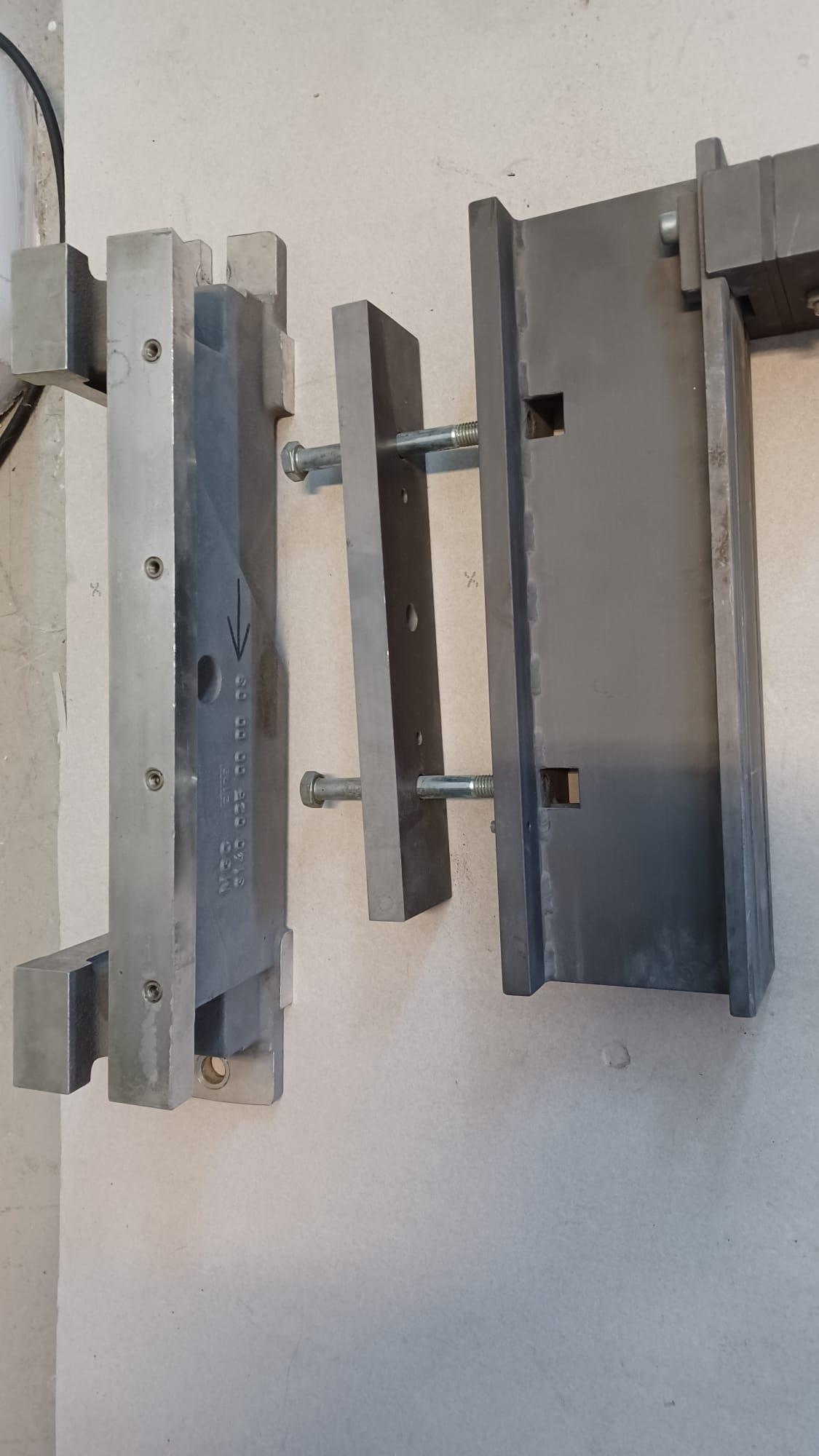 Heidelberg hole punch unit