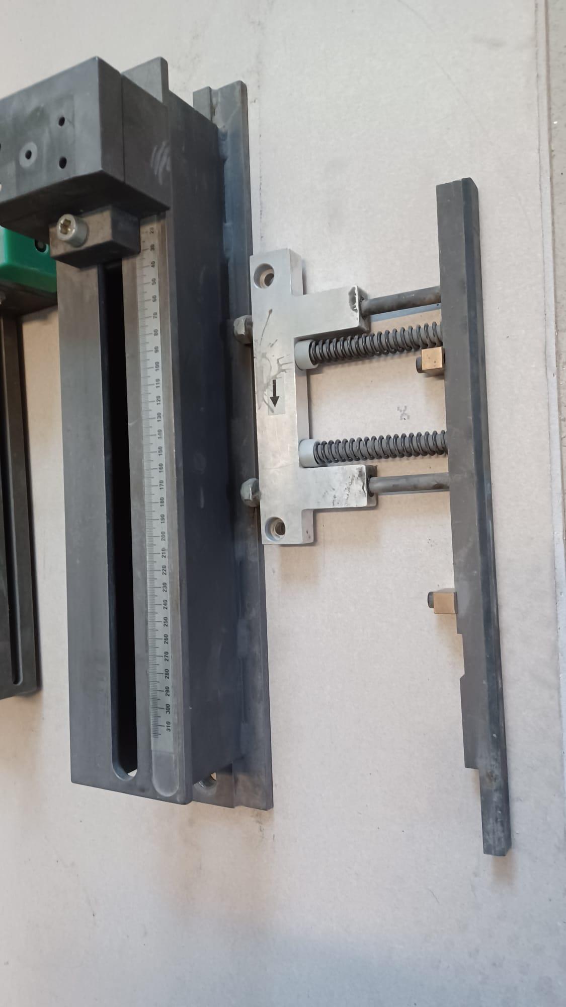 Heidelberg hole punch unit