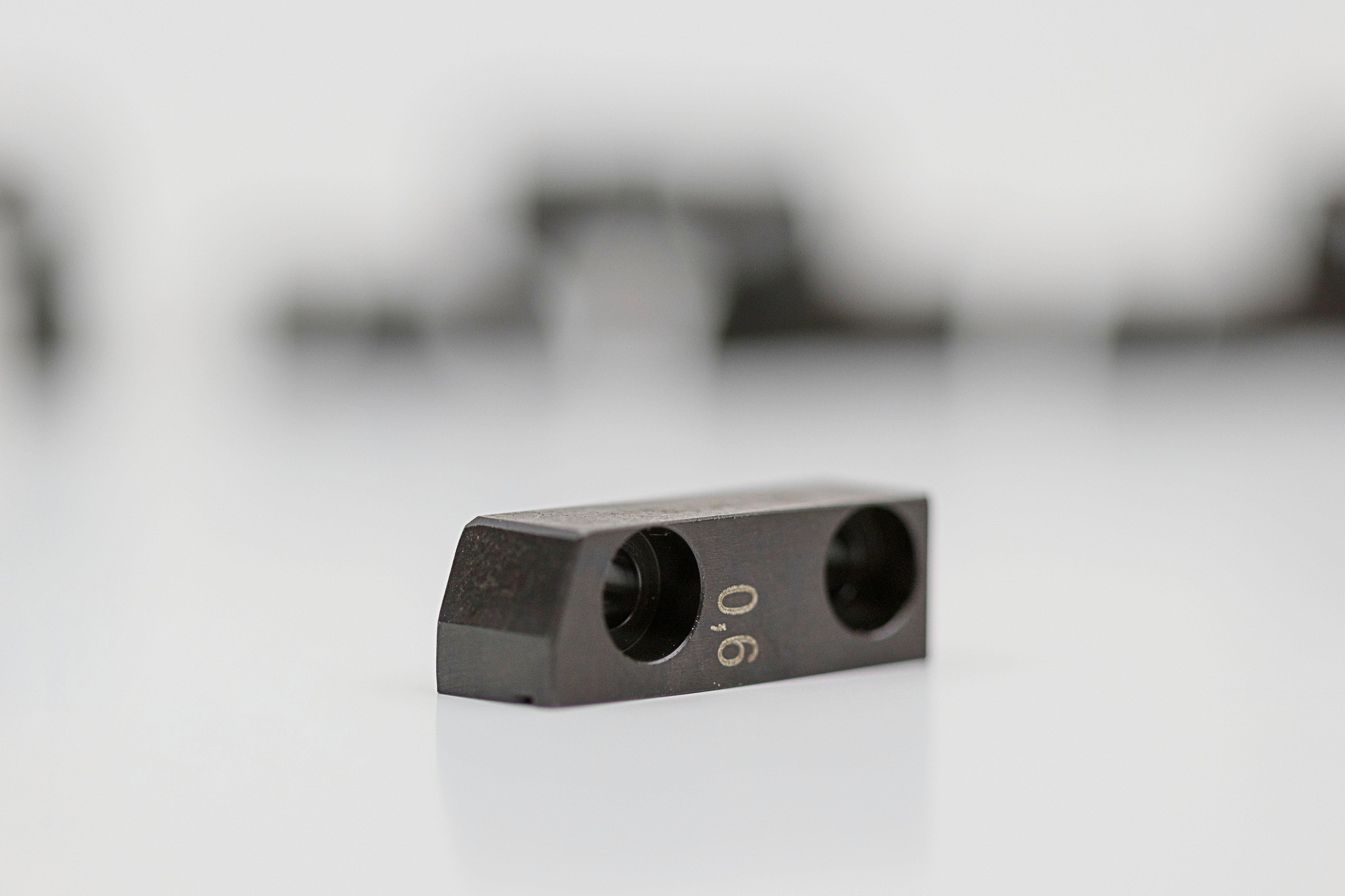 Former left 0,6mm 4KT9,78X29,5